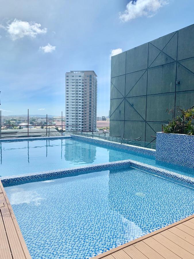 Hola! Condotel @ Inspiria Davao Stadt Exterior foto