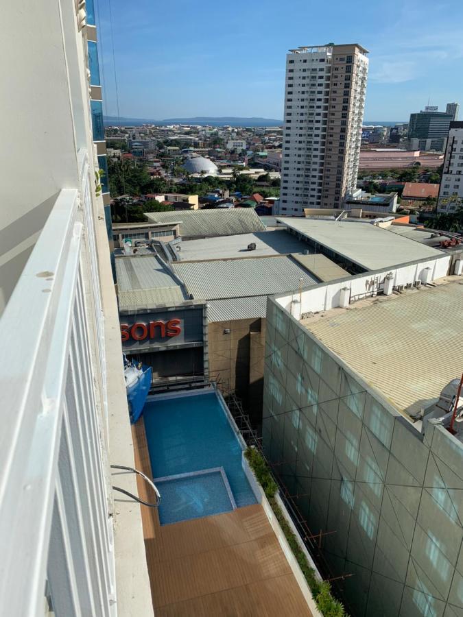 Hola! Condotel @ Inspiria Davao Stadt Exterior foto