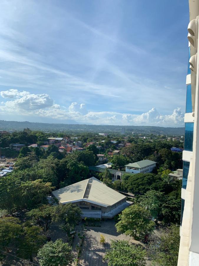 Hola! Condotel @ Inspiria Davao Stadt Exterior foto