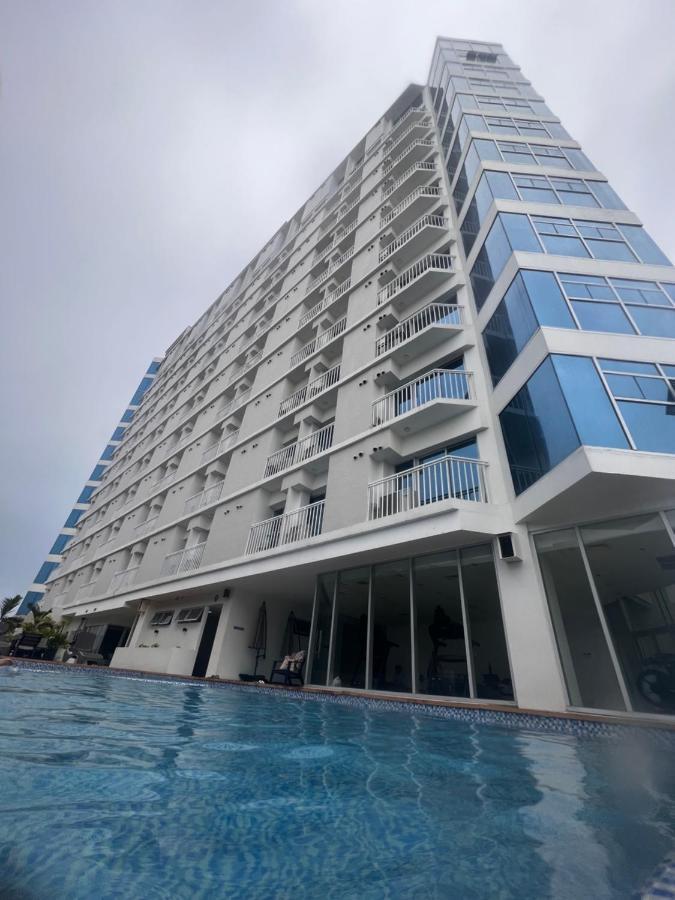 Hola! Condotel @ Inspiria Davao Stadt Exterior foto
